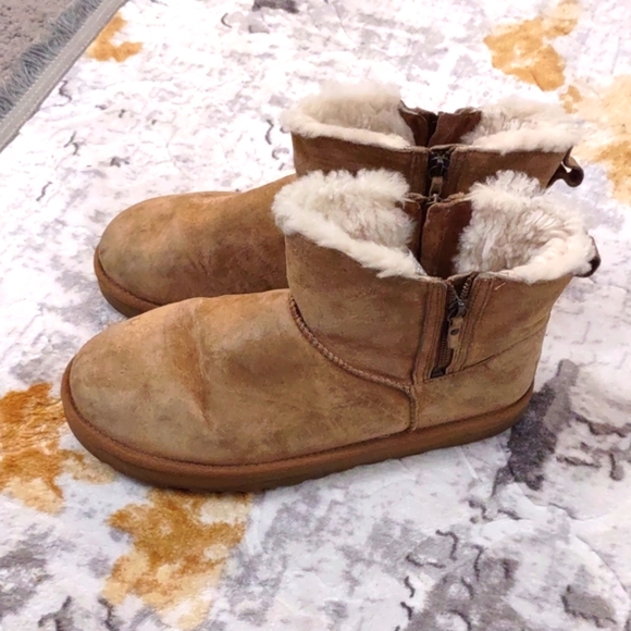 UGG - Picture 4 of 4